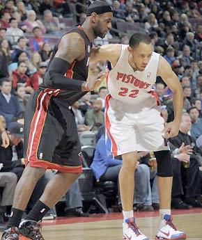 作为左后卫 作为左后卫