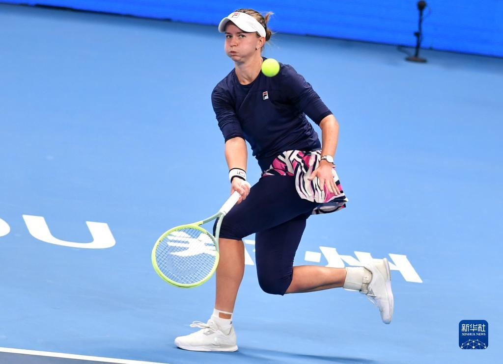 他很少在比 他很少在比