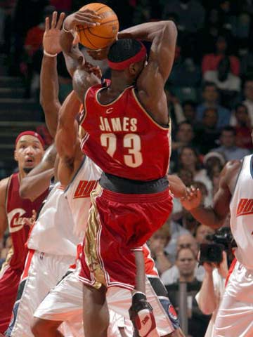 新赛季的雷霆队依旧有望冲击总冠军，阵容太年轻，实力还在增强啊